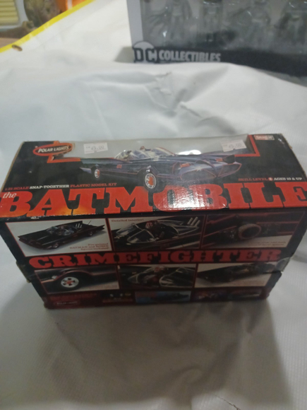 2011 discontinued POLAR LIGHTS 824 1/25 1966 Batmobile, From 1st Season new snap - Picture 2 of 3